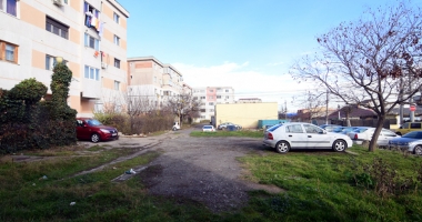 Stire din Social : Dispare încă o parcare între blocuri, la Constanța. Investitorii construiesc un bloc cu patru etaje