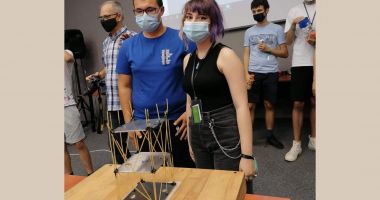 Stire din Cultură-Educație : Doi elevi de la Colegiul de Arte „Regina Maria”, premiaţi la Şcoala de Ştiinţă de la Măgurele
