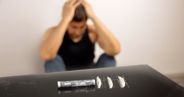 Stire din Eveniment : Vieți distruse! Drumul de la droguri la schizofrenie parcurs de prea mulți tineri!