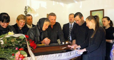 IMAGINILE DEZNĂDEJDII / Fetele moarte în incendiul de la "Beirut", conduse pe ultimul drum. Cine sunt vinovații? - 10