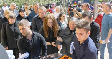 IMAGINILE DEZNĂDEJDII / Fetele moarte în incendiul de la "Beirut", conduse pe ultimul drum. Cine sunt vinovații? - 3