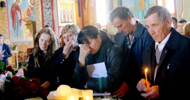 IMAGINILE DEZNĂDEJDII / Fetele moarte în incendiul de la "Beirut", conduse pe ultimul drum. Cine sunt vinovații? - 6