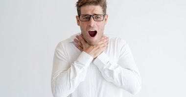Stire din Sănătate : Durerile în gât pot fi prevenite. Ce trebuie să faceţi