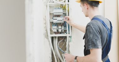 Stire din Economie : Acționarii Electrica au aprobat fuziunea companiilor de distribuție și a celor de servicii de grup