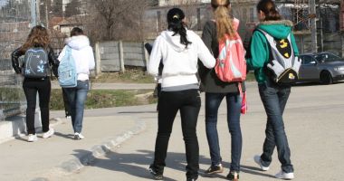 Elevii constănțeni cer burse mai mari. „Banii trebuie să ajungă la elevi, nu să fie realocaţi!” - 2