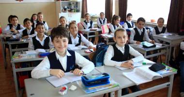 Stire din Cultură-Educație : Tupeu sau normalitate? Liderii elevilor cer burse mai mari pentru rezultate la examenele naționale