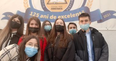 Stire din Cultură-Educație : Elevii constănţeni cuceresc din nou NASA. Au proiectat o staţie de reciclare a deşeurilor spaţiale