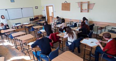 Stire din Cultură-Educație : Emoții pentru absolvenții de clasa a XII-a. Astăzi începe Bacalaureatul 2019