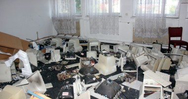 CONSTANȚA, IMAGINILE DEZASTRULUI - Afacerea de miliarde care-i mai "hrănește" doar pe hoții de fier vechi - 6