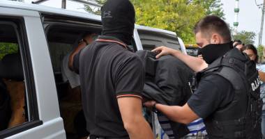 Stire din Eveniment : Escroci cu metoda "Accidentul", căzuți în capcana unei constănțence