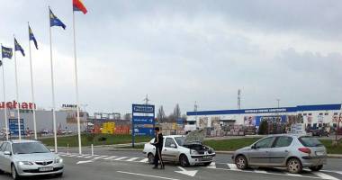 Stire din Eveniment : Escroci "Made in Constanța". Cu ochii în lacrimi, te usucă de bani