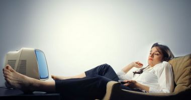 Stire din Sănătate : Avertismentul doctorilor - Te dor oasele și ești sedentar? Ai risc crescut de osteoporoză!