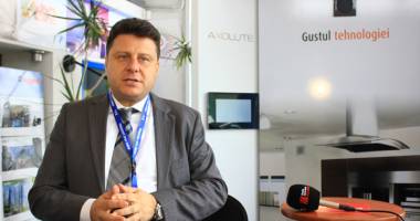 Stire din Economie : Euro Vial Lighting Constanța, la 19 ani de activitate: "Zona online va fi viitorul"