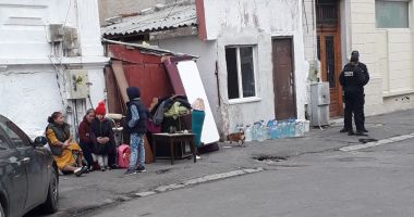Ligheane, zoaie și gunoaie! Evacuare cu scandal în buricul Constanței - 4