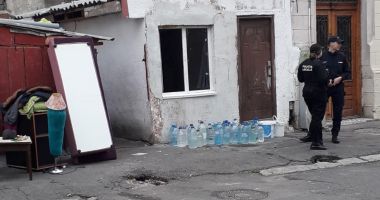 Ligheane, zoaie și gunoaie! Evacuare cu scandal în buricul Constanței - 2