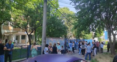 Elevii participanţi la Evaluarea Naţională, în extaz! "Au fost subiecte de clasa a VI-a". Profesorii îi contrazic - 2