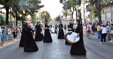 Stire din Cultură-Educație : Sezonul estival se prelungește, la Constanța. Momente unice, pe litoral, în acest sfârșit de săptămână