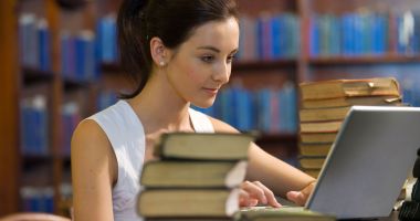 Stire din Cultură-Educație : "Pacostea" examenelor online, la facultățile din Constanța. "A fost foarte stresant"