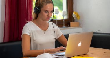 Stire din Cultură-Educație : Studenţii, unii în vacanţă, alţii la cursuri. Cum se derulează semestrul al doilea în universităţile constănţene