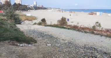 Câtă degradare! Promenada de la "Mozaic", din Faleză Nord, plină de gropi! - 5