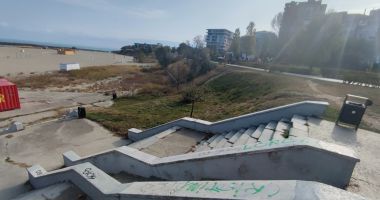 Câtă degradare! Promenada de la "Mozaic", din Faleză Nord, plină de gropi! - 6