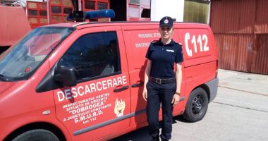 Stire din Eveniment : "Raritate" pe mașina de pompieri: o femeie care intră în foc! "Nu mă văd făcând altceva!"