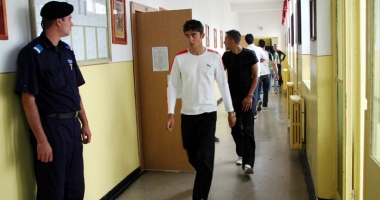 Stire din Cultură-Educație : Subiecte prea ușoare pentru-a elevilor salvare. Ministerul Educației vrea să umfle artificial promovabilitatea