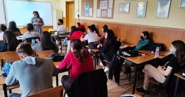 Stire din Cultură-Educație : Fabuloasă finanțare pentru reducerea abandonului școlar. 86 de unități constănțene, beneficiare de granturi