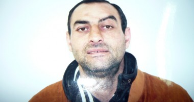 Vă scuipă, vă înjură și vă lasă fără portofele! - 2
