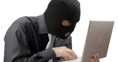 Stire din Eveniment : Fraude pe internet. Cum reușeau hackerii constănțeni să golească conturi bancare