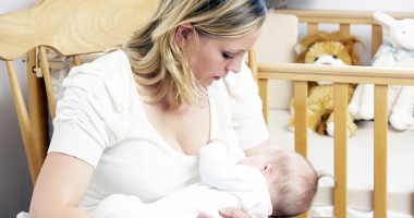 Stire din Sănătate : Ce trebuie să facă mămicile pentru a învinge "furia laptelui"