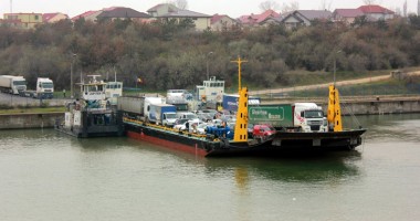 Aventuri, înjurături și nervi sub podul Agigea. Cum se trece canalul cu gabara - 5