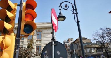 Stire din Eveniment : Circ în intersecțiile din Constanța, din cauza "galbenului intermitent"!