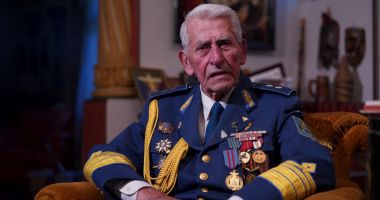 Veteranii au prezentat onorul unei legende a Armatei, cronicarul primului marș transatlantic al bricului „Mircea” - 2
