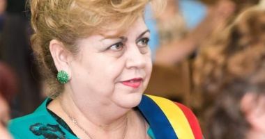 Stire din Politică-Administrație : Primarul Gabriela Iacobici: "La atribuirea contractului pentru lucrările de la școală au participat, inițial, cinci firme!"