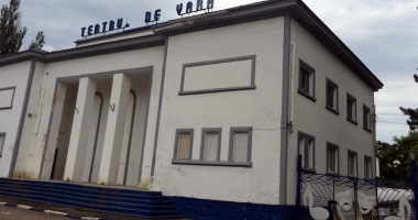 Ruină și buruiană pe post de spectatori în grădinile de vară de pe litoral - 11