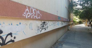 Constanța „mâzgălită”! Graffiti-urile au umplut blocurile gri! - 5