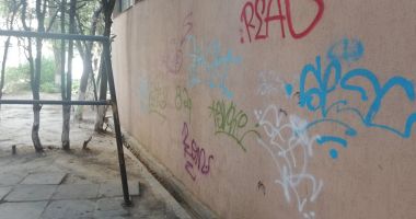 Constanța „mâzgălită”! Graffiti-urile au umplut blocurile gri! - 6