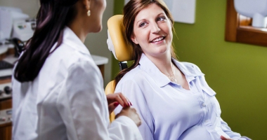 Stire din Sănătate : Tratamente dentare în sarcină. Radiografiile și medicamentele sunt permise