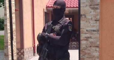 Stire din Eveniment : Grupare infracţională de migraţie ilegală, destructurată de poliţiştii de frontieră