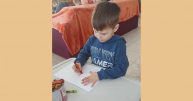 Stire din Social : Apel către constănţeni. Îmbrăcaţi copiii sărmani, români şi ucraineni!