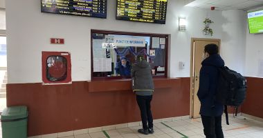 Stire din Social : Haos pe calea ferată. Mii de oameni blocaţi în trenuri sau pe peroane