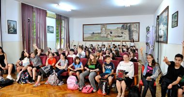 Cauzele consumului de droguri în rândul adolescenților, tema dezbaterii Liceului "Ioan Cotovu" din Hârșova - 2