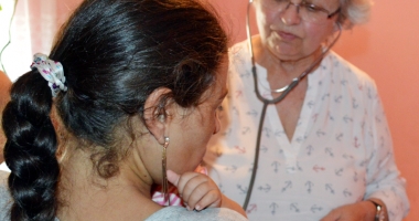 Stire din Sănătate : Copii perfect sănătoși născuți din mame seropozitive.  HIV-ul poate fi ținut sub control