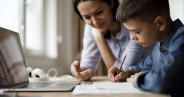 Stire din Cultură-Educație : "Școala de acasă", o soluție în timp de pandemie?