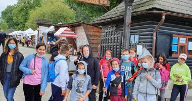 Elevii din comuna Grădina s-au întors din tabăra de la Râşnov. Ce planuri mai are primarul Gabriela Iacobici - 2
