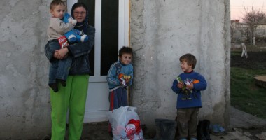 Stire din Social : Sărăcia, "boala" care lovește în sănătatea copiilor