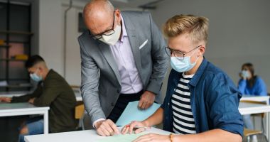 Stire din Cultură-Educație : Începe etapa a doua de admitere în clasa a IX-a. Zeci de locuri libere la licee şi sute la profesională