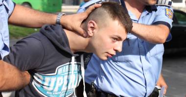 Stire din Eveniment : Închisoare pe viață pentru autorul triplului asasinat din Viile Noi