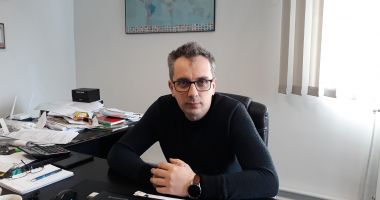 Stire din Interviu : Industria hârtiei trece prin încercări teribile! Se va muta cartea în spațiul virtual, vor dispărea editurile?